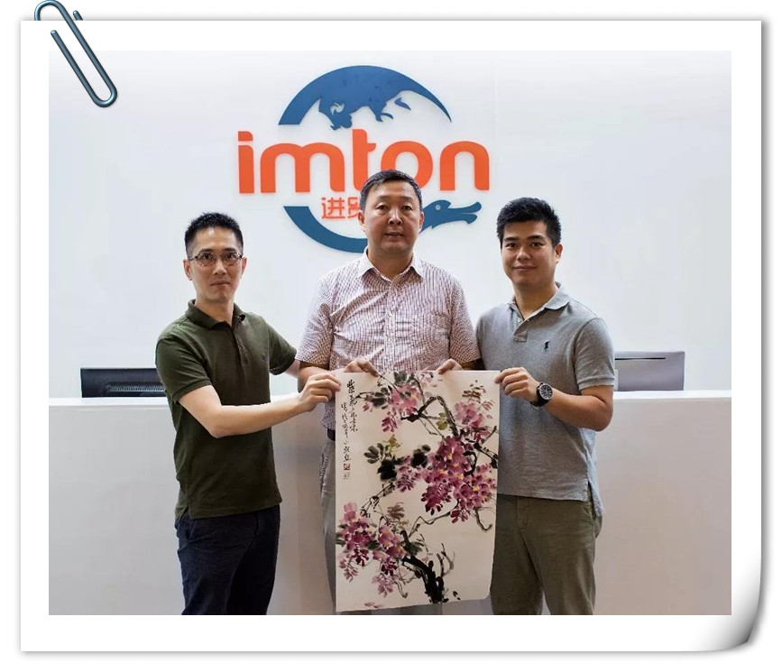 1534816583656477.jpg 進貿通周末|著名國畫大師蒞臨進貿通贈《映日荷花》《紫氣東來》